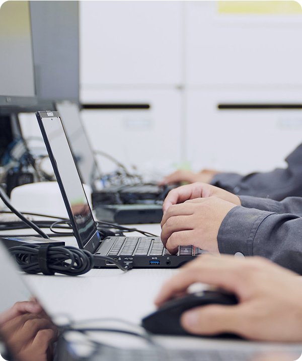 電気通信工事の配線ラック