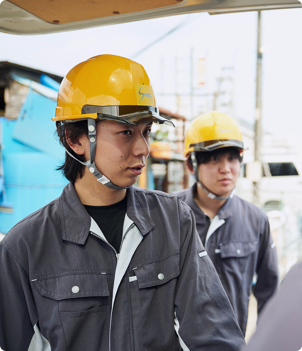 現場の様子(ヘルメット)