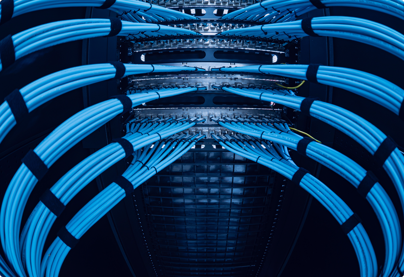 電気通信工事の配線ラック